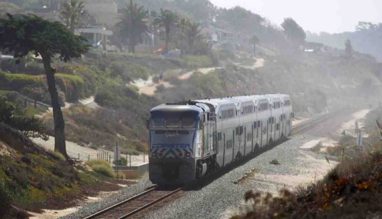 Fencing near railroads provokes debate for the beach community